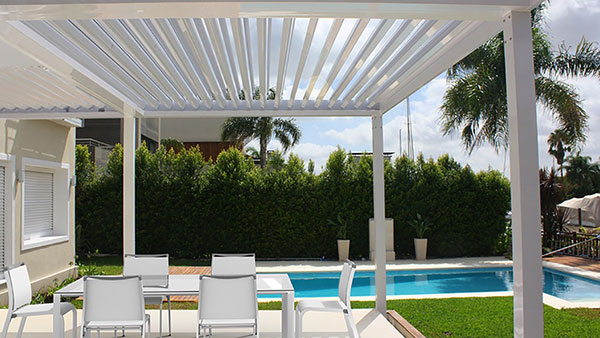 明陽遮陽戶外防水折疊式天棚簾應用分享